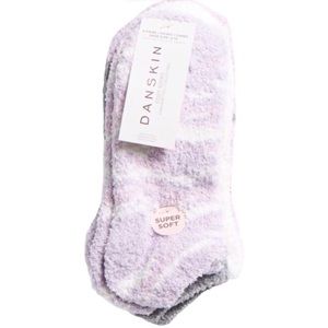 Danskin 4pk. Stripe Cozy Lounge Socks (NWT) (Shoe Size: 4-10)
